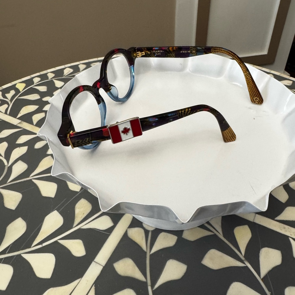 Canadian Flag Glasses Decor